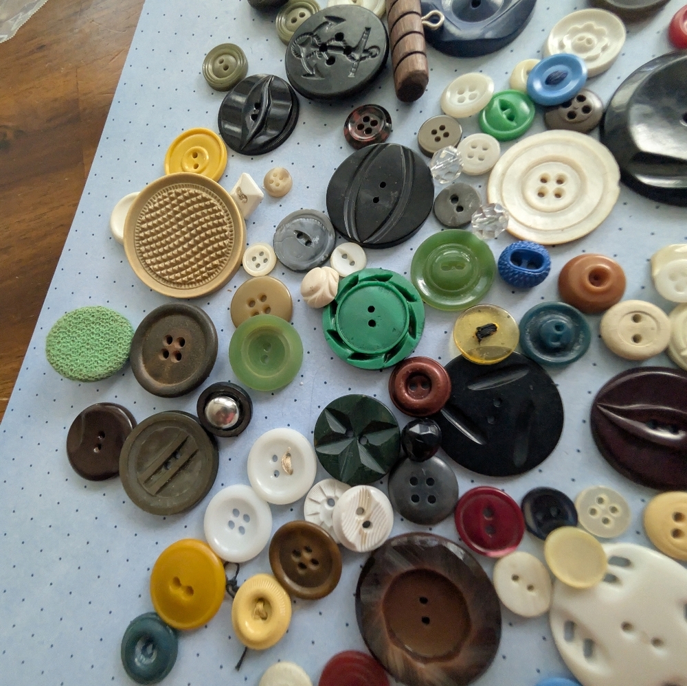 Assorted Vintage Buttons Mix - Multicolor Lot